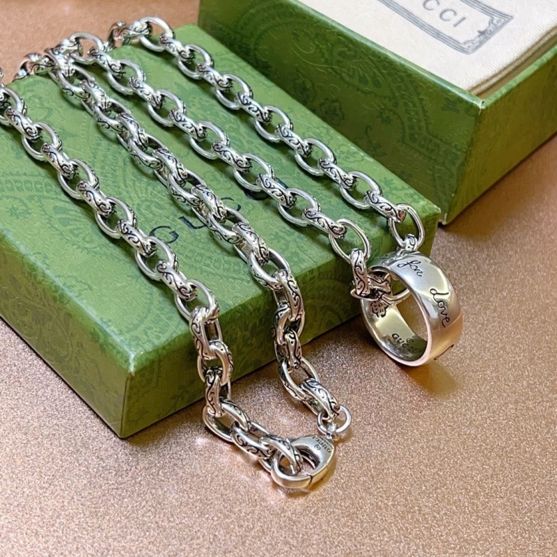 G*u*i necklaces